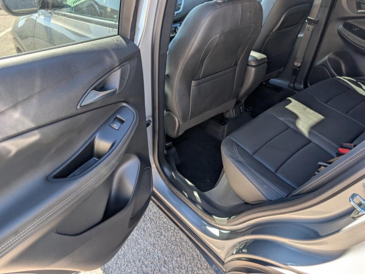 2023 Buick Encore GX Essence  **LOW KMS - 13 SERV. RECS.** Photo