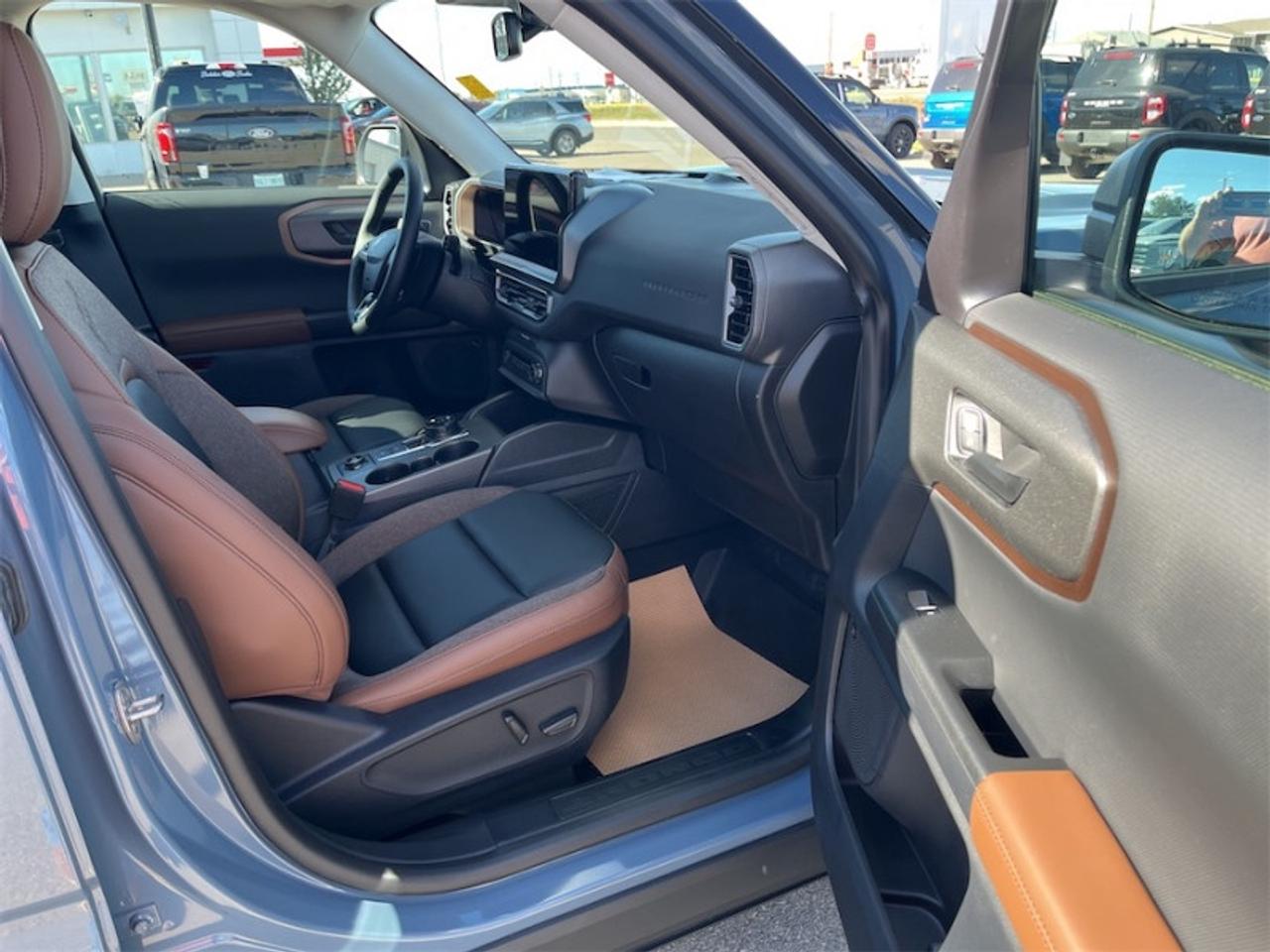 2025 Ford Bronco Sport Outer Banks  - Sunroof Photo5