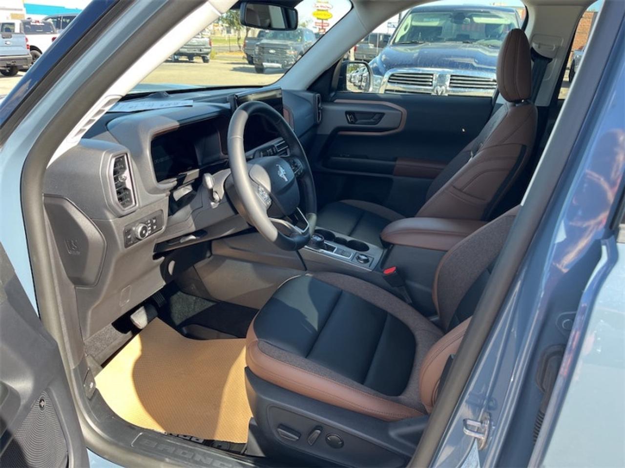 2025 Ford Bronco Sport Outer Banks  - Sunroof Photo5