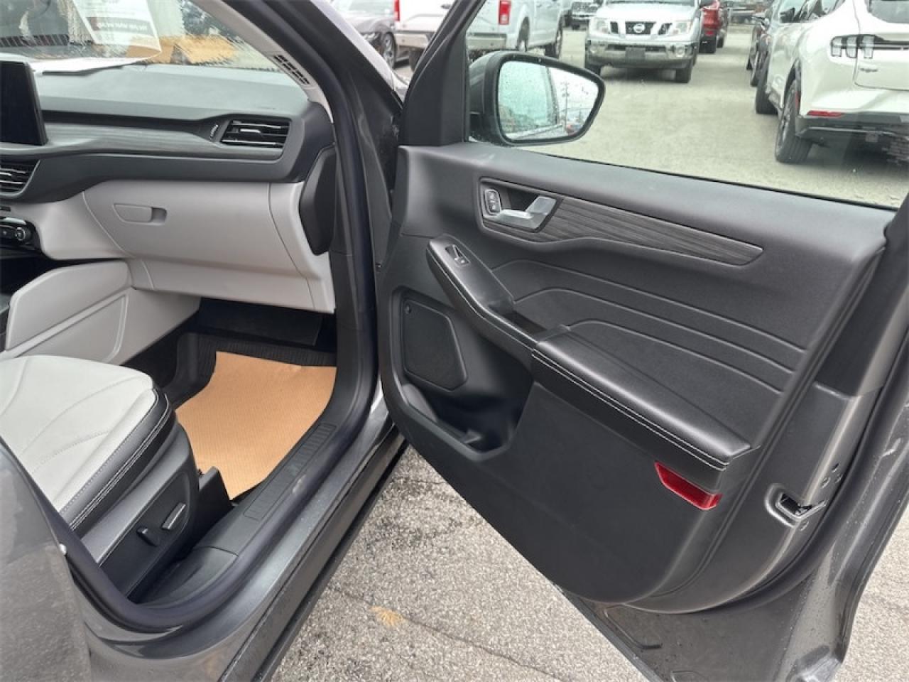 2025 Ford Escape PHEV  - Heated Seats Photo5