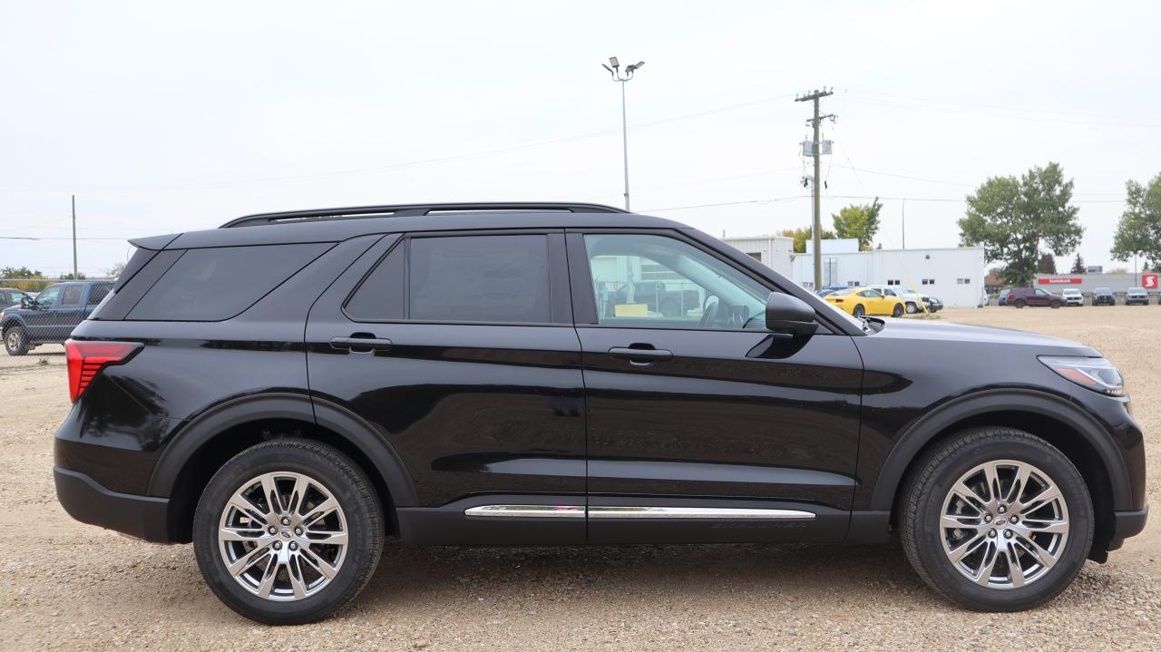 2025 Ford Explorer Active Photo4