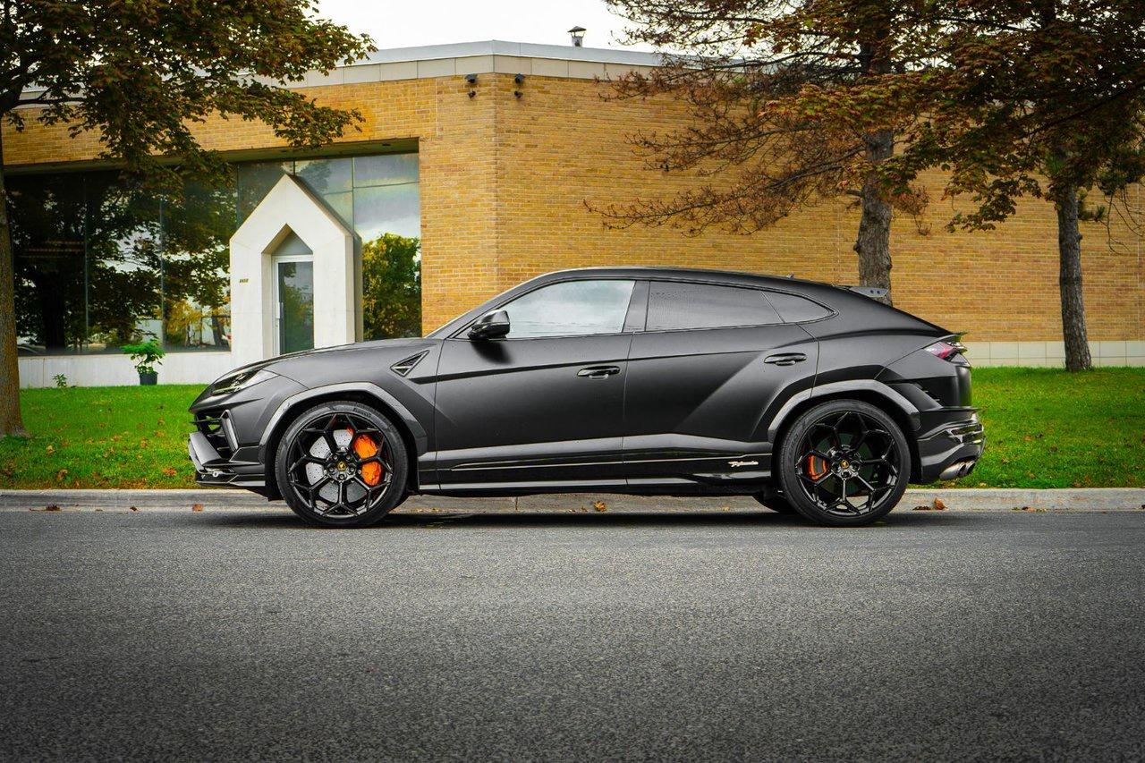 2023 Lamborghini Urus Performante Photo4