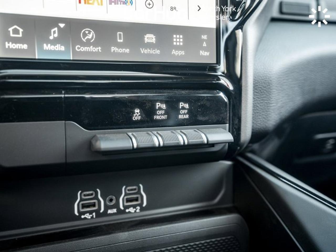 2026 RAM 1500 Sport 5'7'' Box Panoroof  12.3'' screen Tonneau Cover Side Steps 360 Camera Photo