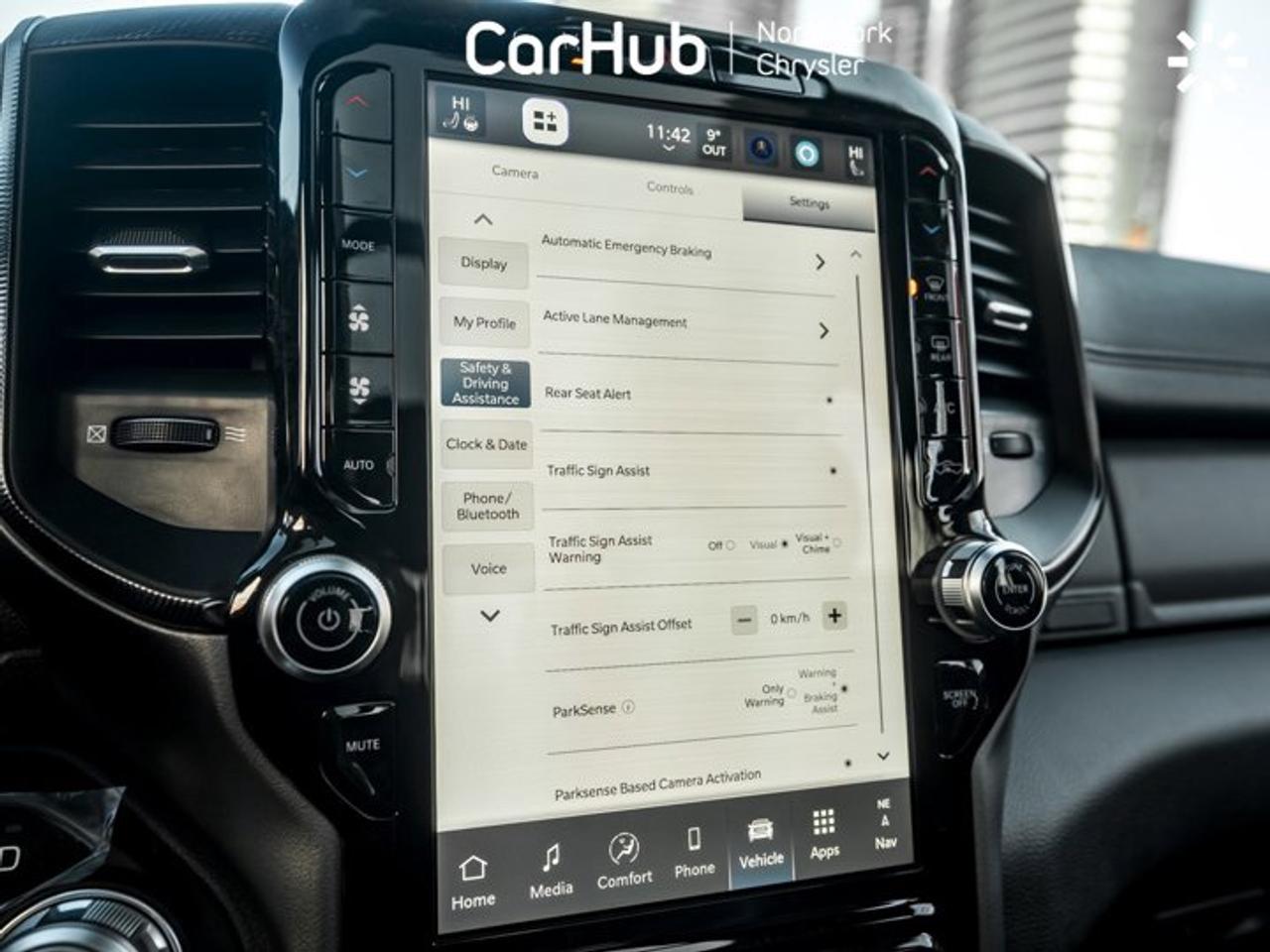 2026 RAM 1500 Sport 5'7'' Box Panoroof  12.3'' screen Tonneau Cover Side Steps 360 Camera Photo