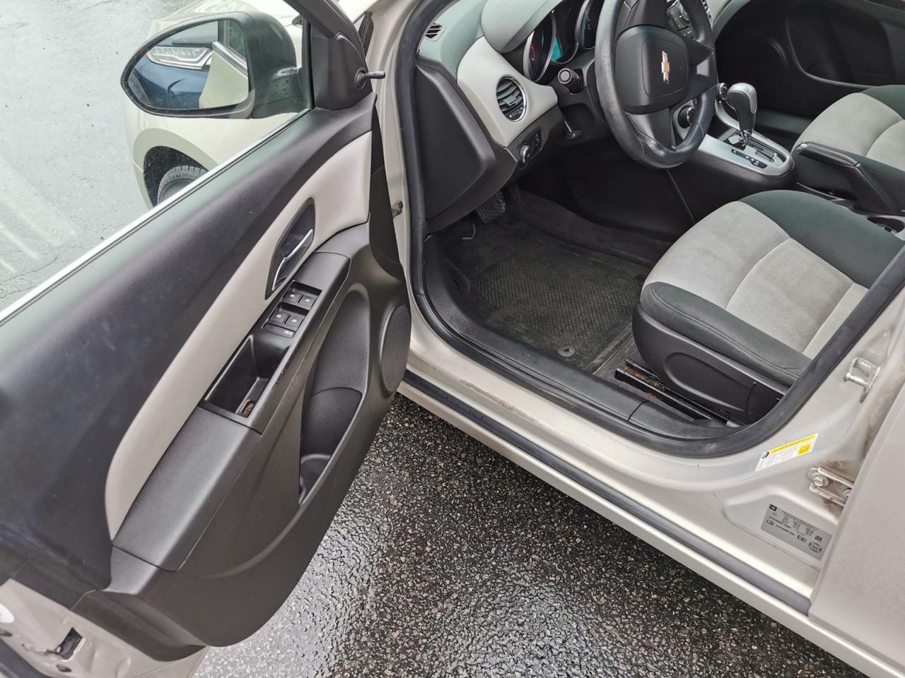 2012 Chevrolet Cruze 2LS - Photo #10