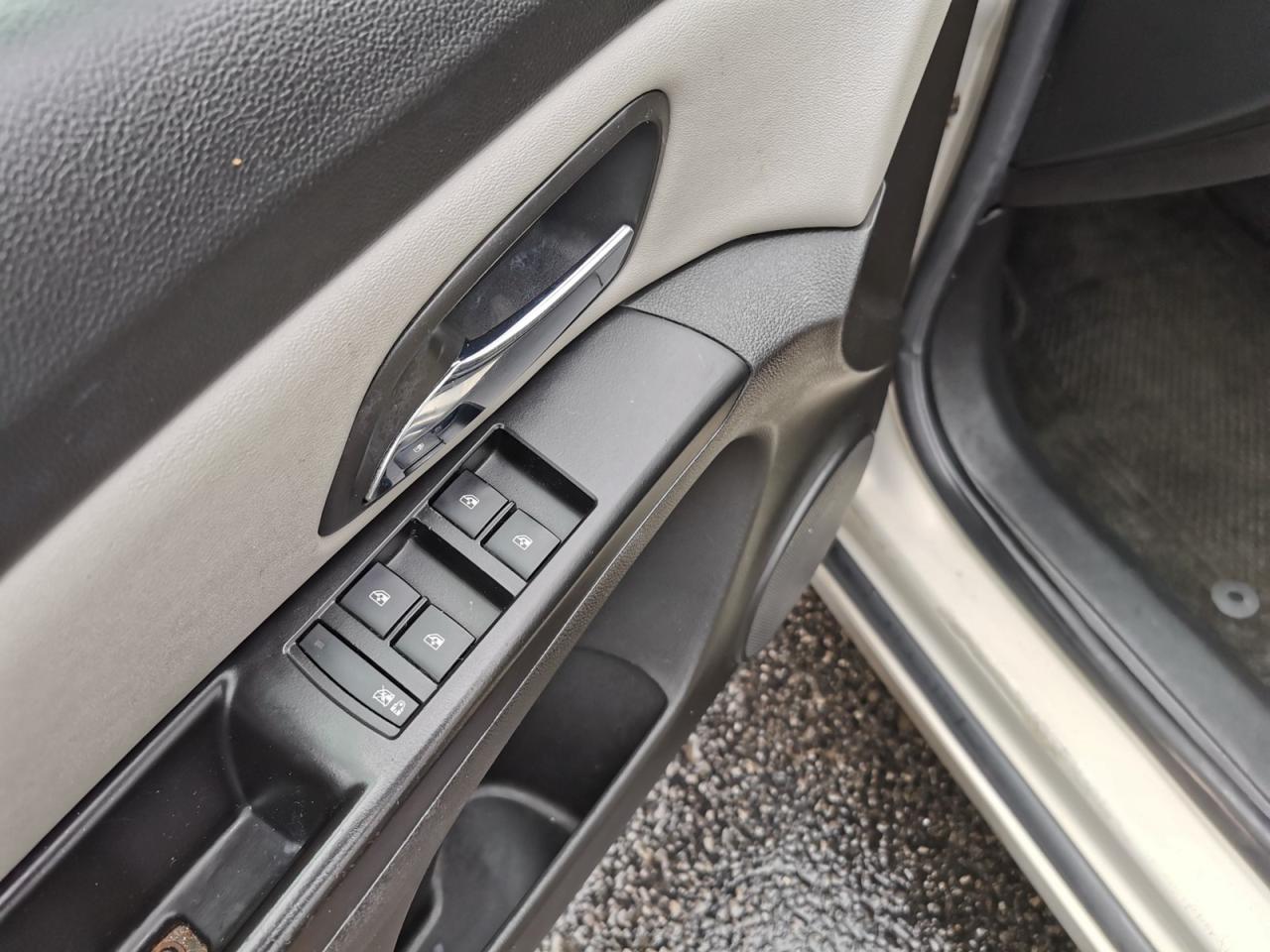 2012 Chevrolet Cruze 2LS - Photo #11
