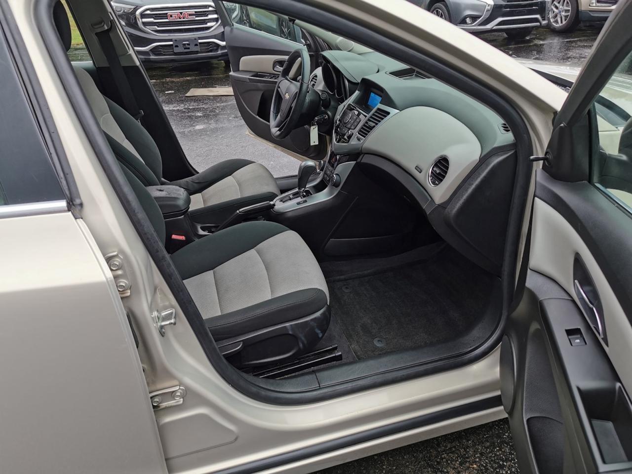 2012 Chevrolet Cruze 2LS - Photo #19