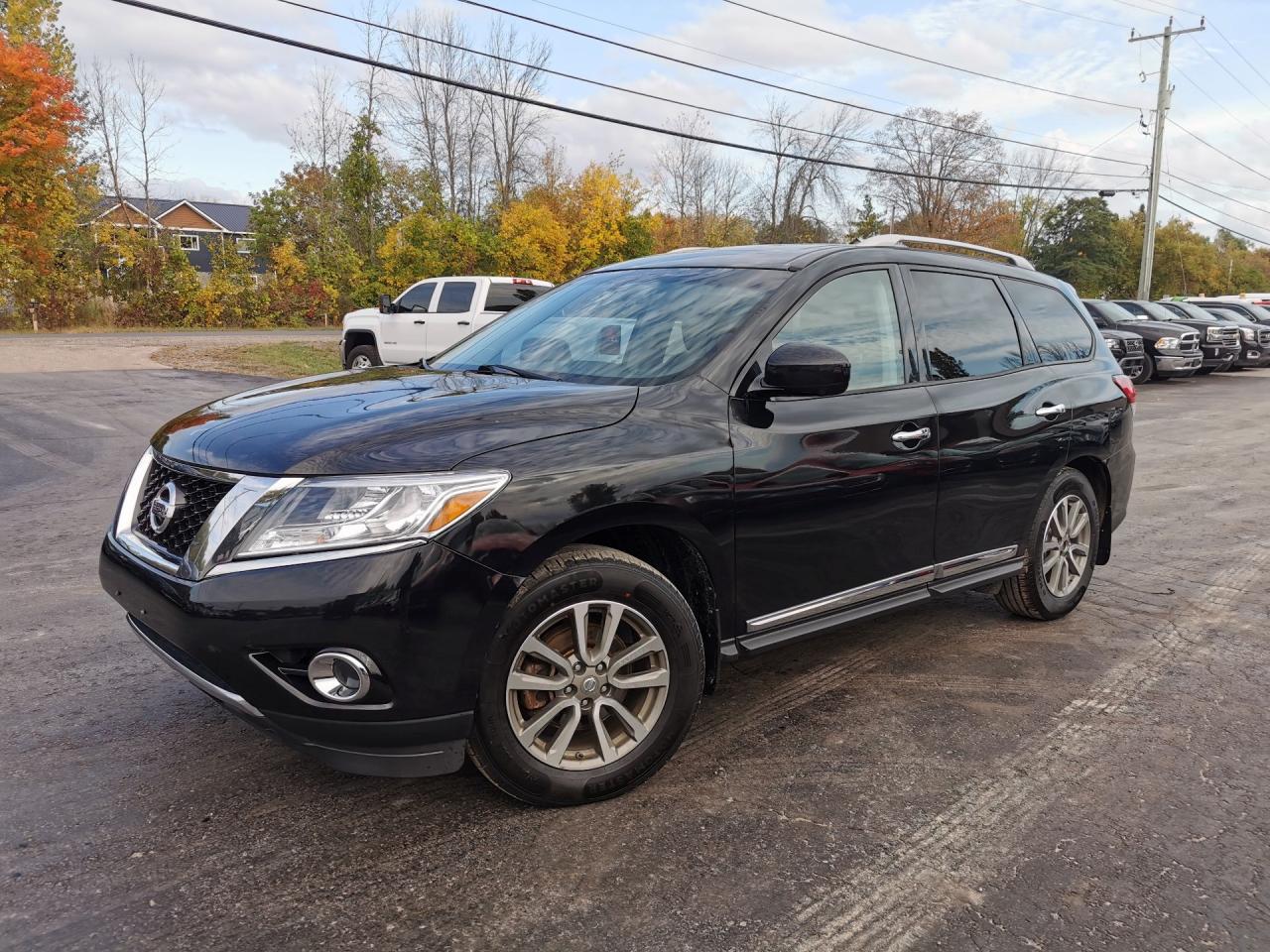 Used 2015 Nissan Pathfinder SL 4WD for sale in Madoc, ON