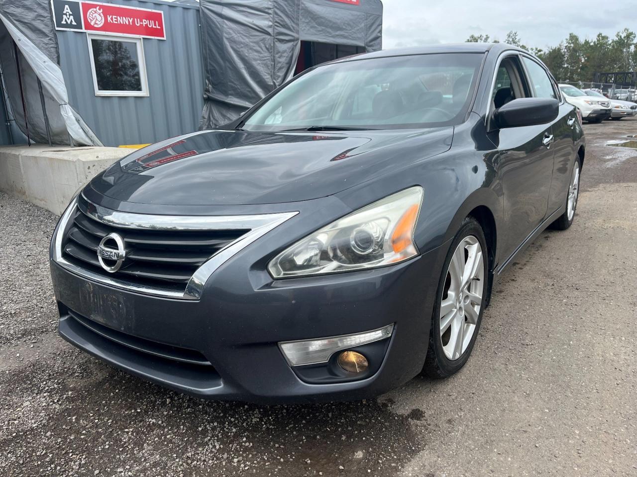 Used 2013 Nissan Altima 3.5 SV for sale in Peterborough, ON