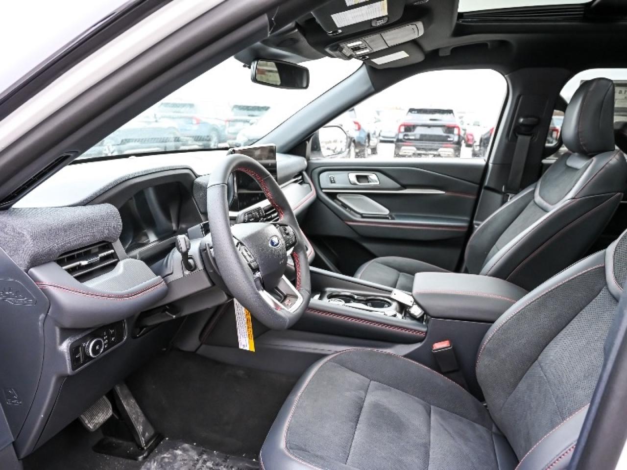 2025 Ford Explorer ST Photo