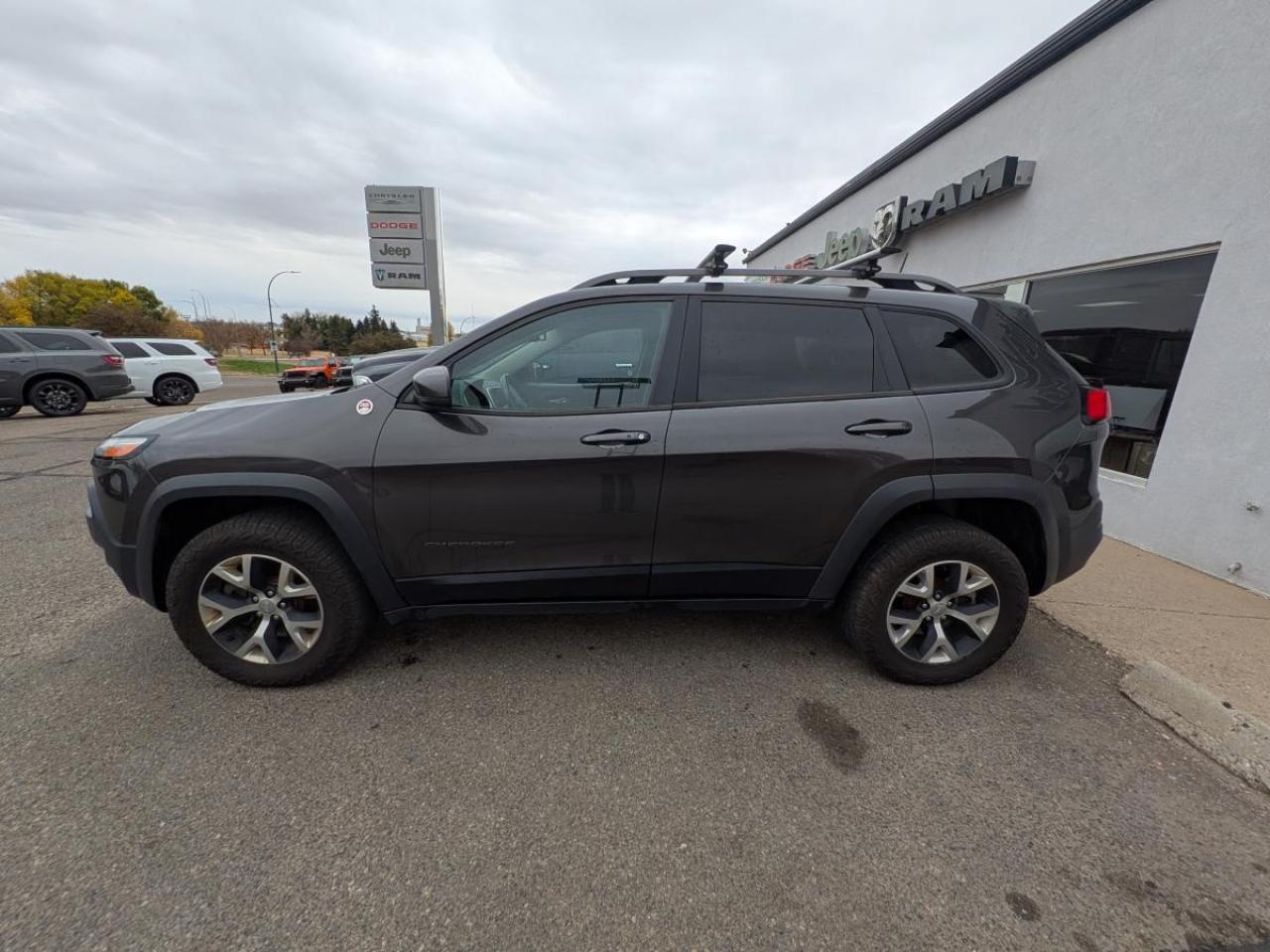 2017 Jeep Cherokee 4WD 4DR L PLUS PKG Photo