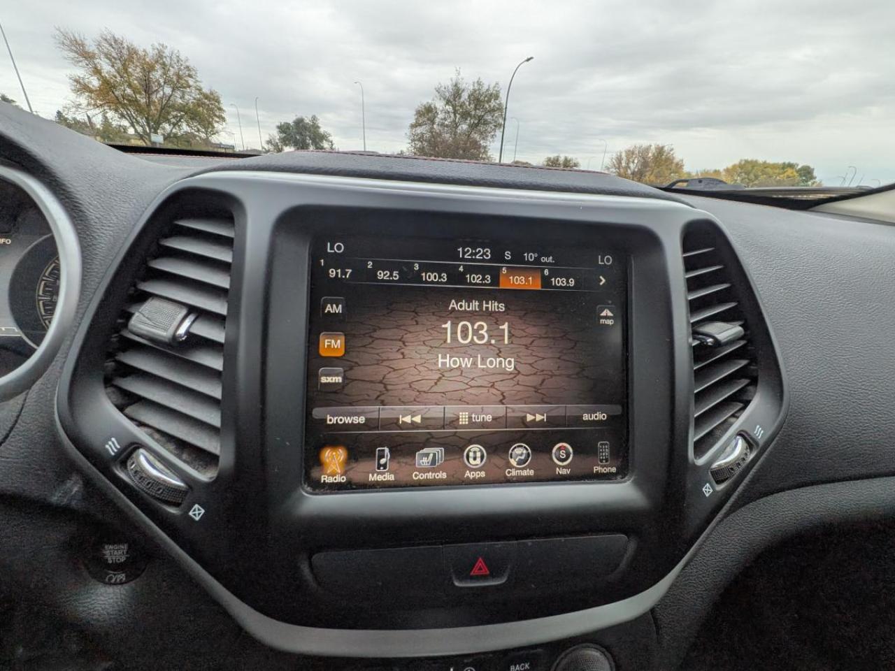 2017 Jeep Cherokee 4WD 4DR L PLUS PKG Photo