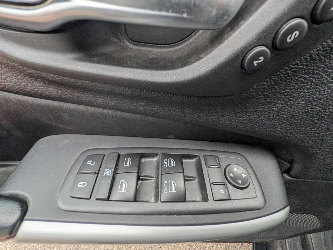 2017 Jeep Cherokee 4WD 4DR L PLUS PKG Photo