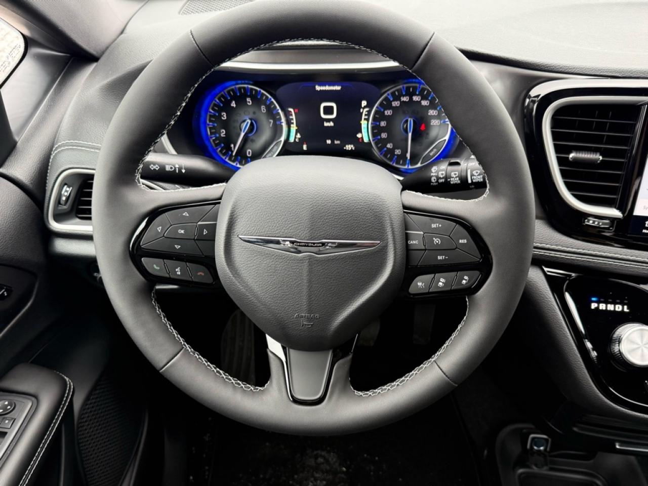 2026 Chrysler Pacifica Select  - Apple CarPlay - $173.07 /Wk Photo2