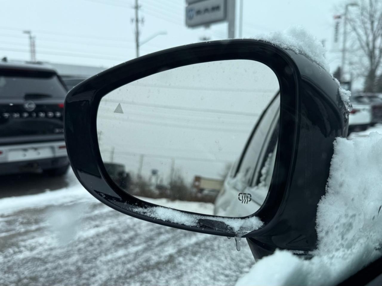 2026 Chrysler Pacifica Select  - Apple CarPlay - $173.07 /Wk Photo