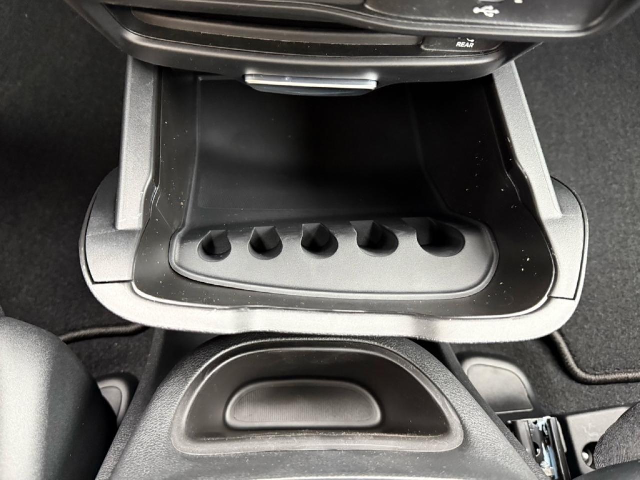 2026 Chrysler Pacifica Select  - Apple CarPlay - $173.07 /Wk Photo