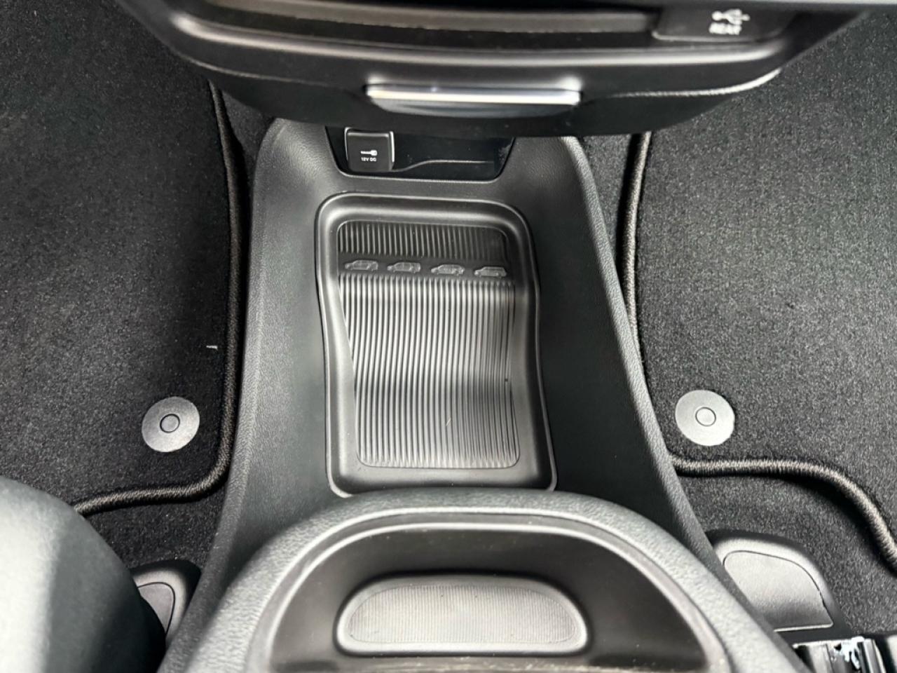 2026 Chrysler Pacifica Select  - Apple CarPlay - $173.07 /Wk Photo