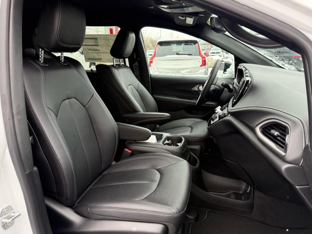 2026 Chrysler Pacifica Select  - Apple CarPlay - $173.07 /Wk Photo