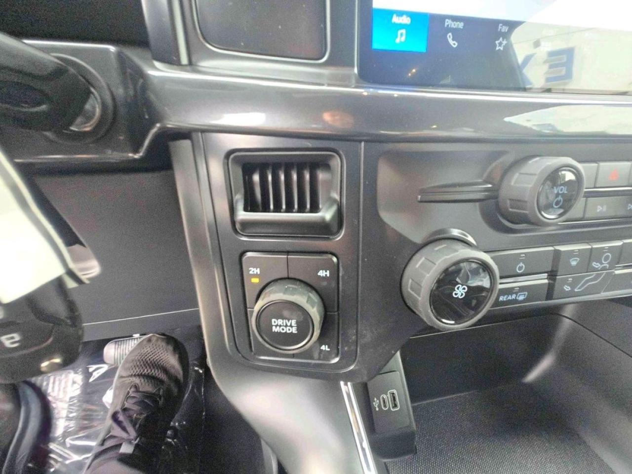 2025 Ford F-150 STX, 18" BLACK ALLOYS, BLIND SPOT INFO Photo5