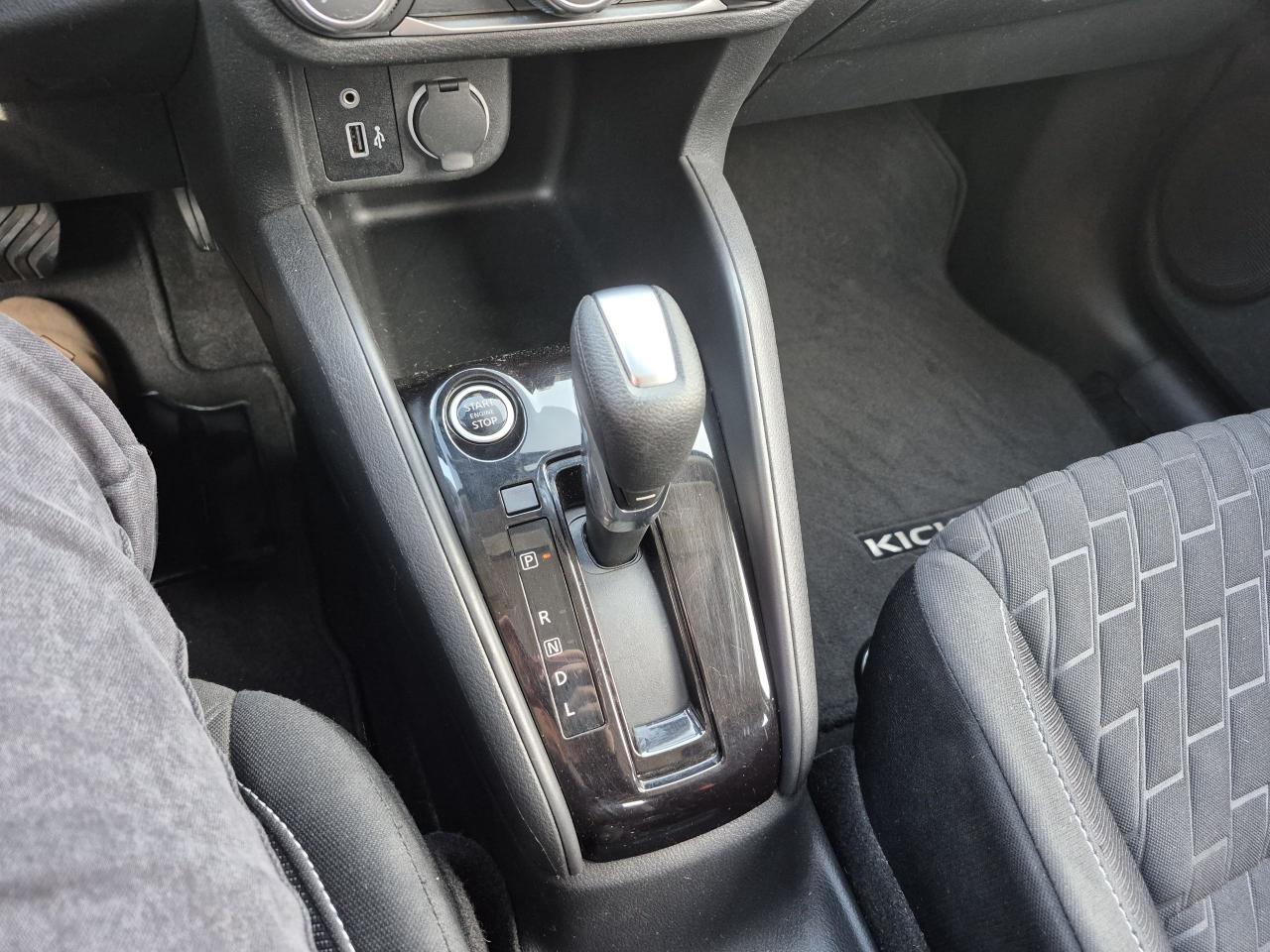 2022 Nissan Kicks S Photo26