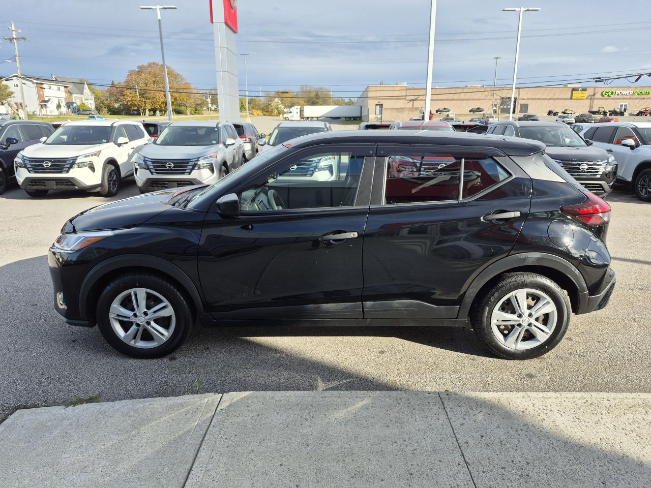 2022 Nissan Kicks S Photo3