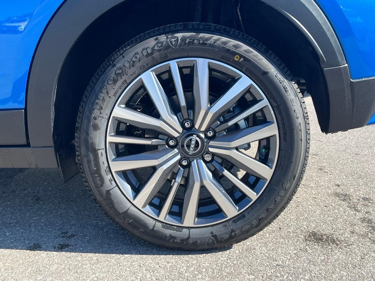 2025 Nissan Kicks Play SV FWD Photo