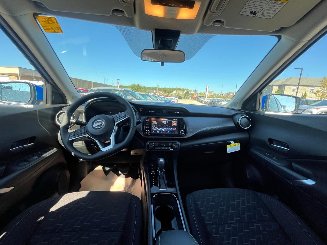 2025 Nissan Kicks Play SV FWD Photo