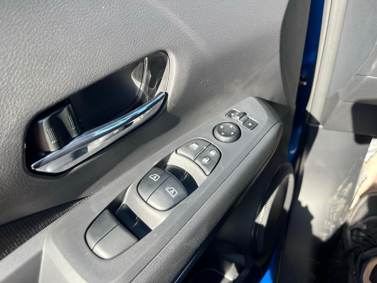 2025 Nissan Kicks Play SV FWD Photo