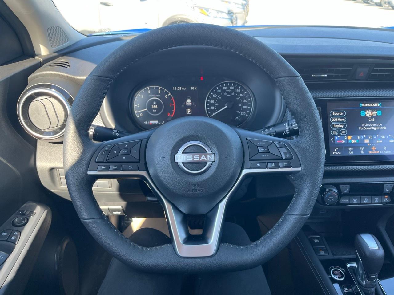 2025 Nissan Kicks Play SV FWD Photo