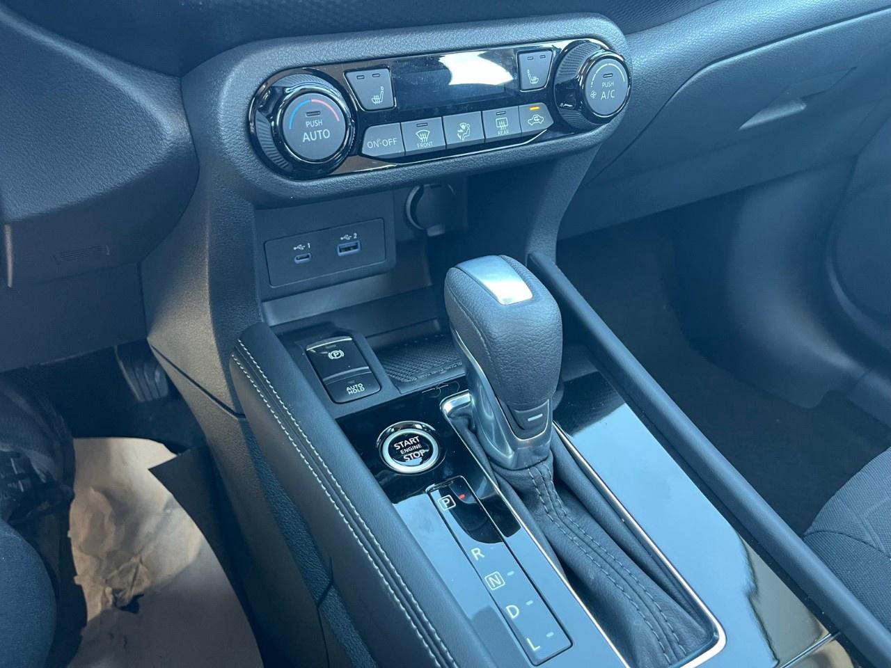 2025 Nissan Kicks Play SV FWD Photo