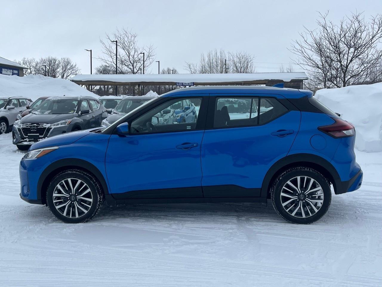 2025 Nissan Kicks Play SV FWD Photo