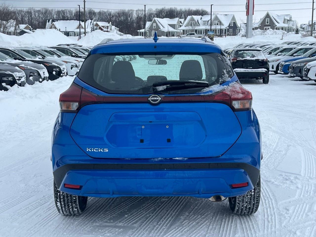 2025 Nissan Kicks Play SV FWD Photo