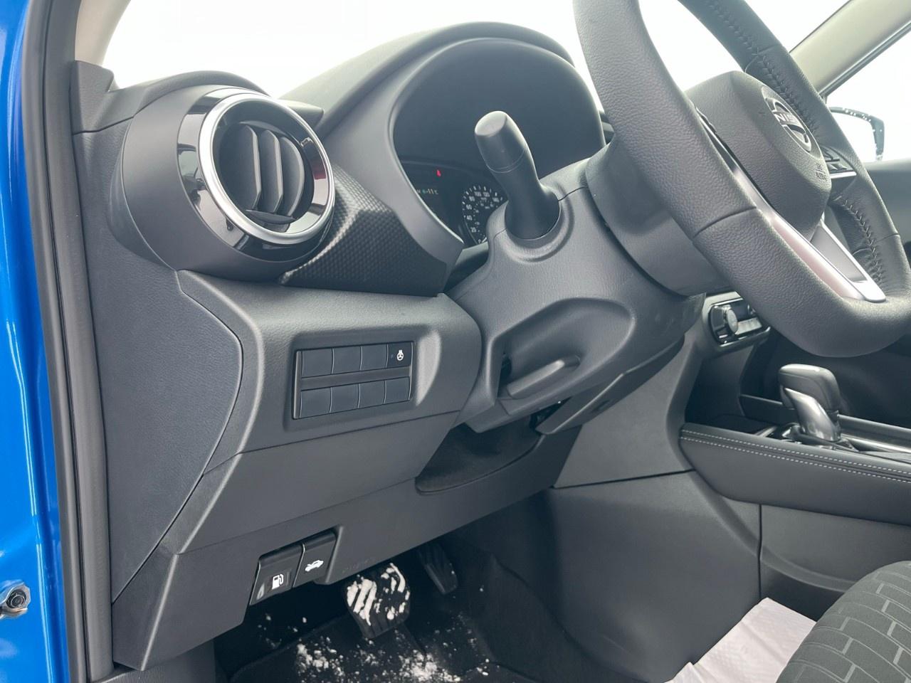 2025 Nissan Kicks Play SV FWD Photo