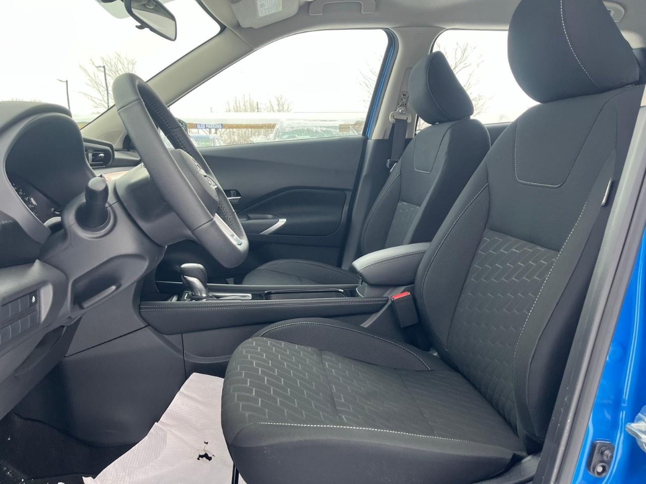 2025 Nissan Kicks Play SV FWD Photo