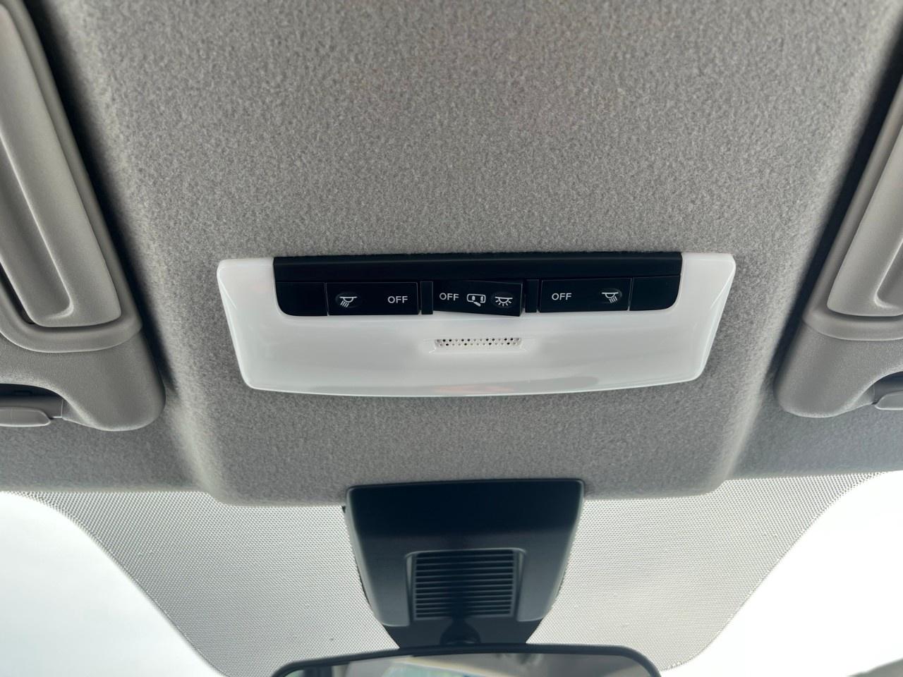 2025 Nissan Kicks Play SV FWD Photo