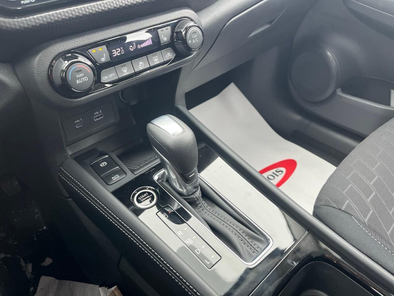 2025 Nissan Kicks Play SV FWD Photo