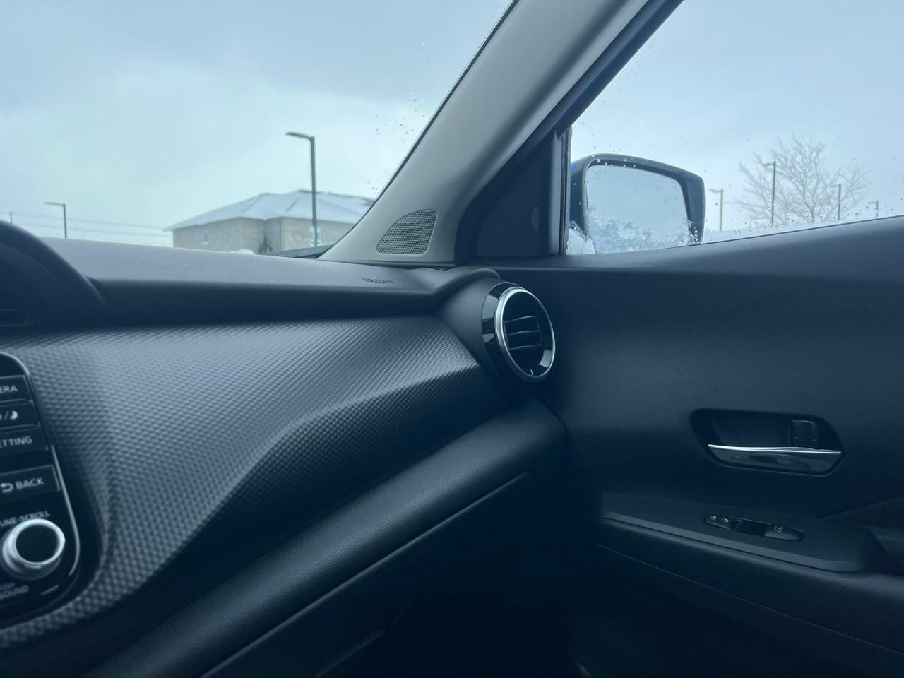 2025 Nissan Kicks Play SV FWD Photo