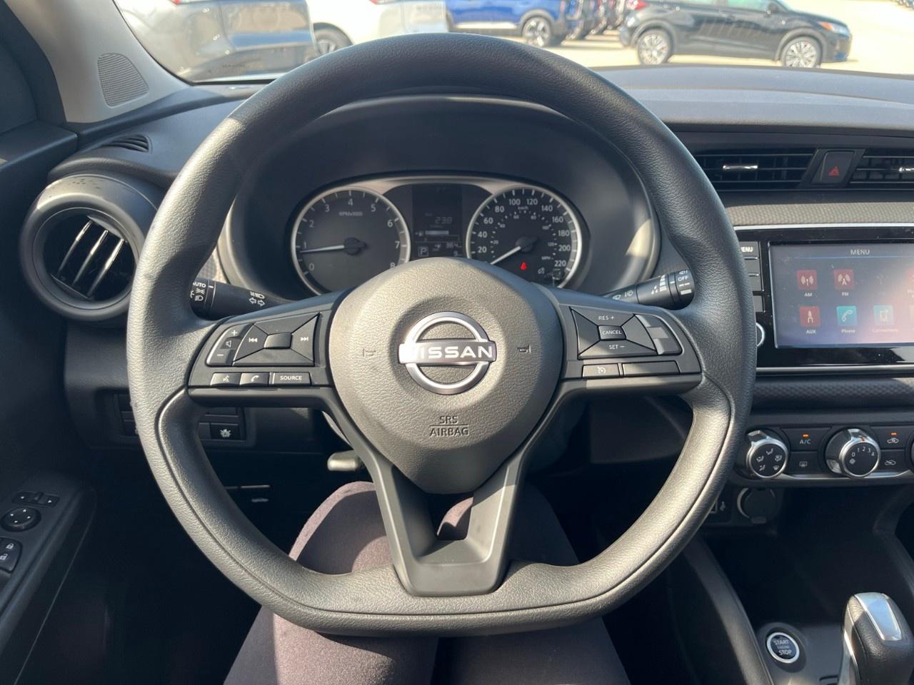 2025 Nissan Kicks Play S FWD Photo