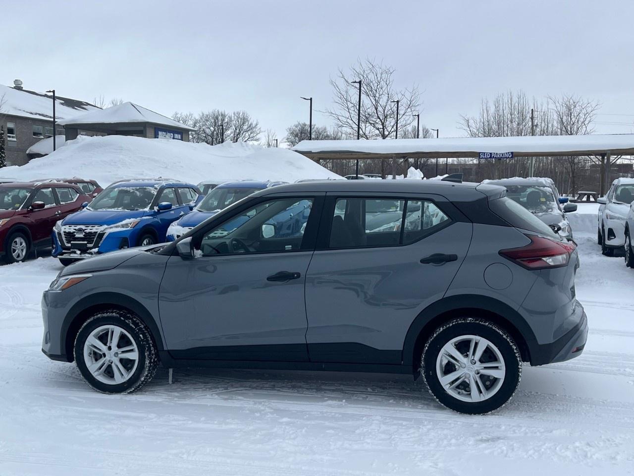 2025 Nissan Kicks Play S FWD Photo4