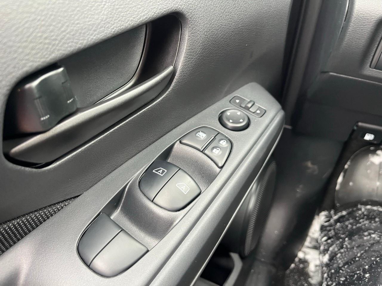 2025 Nissan Kicks Play S FWD Photo