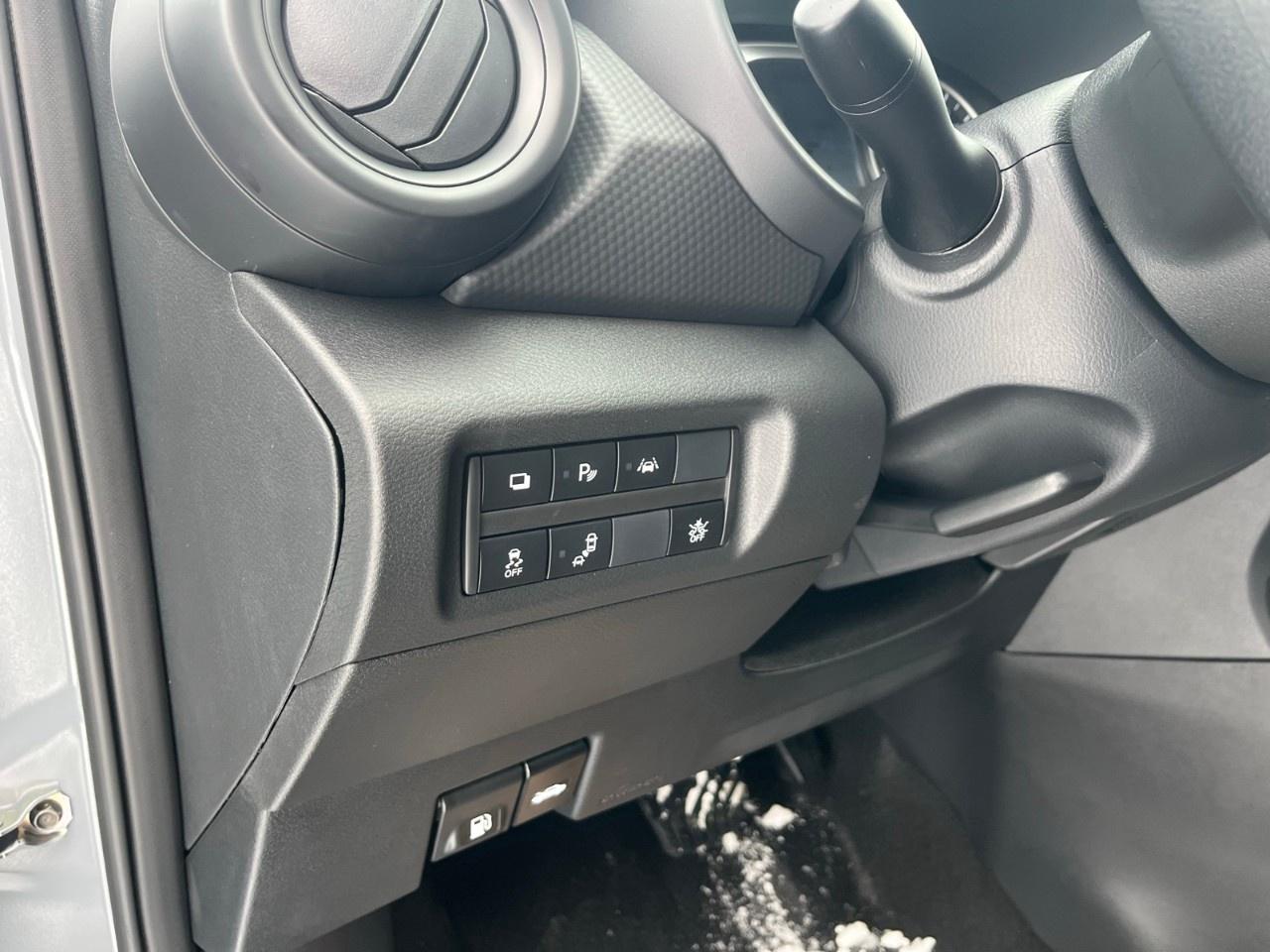 2025 Nissan Kicks Play S FWD Photo