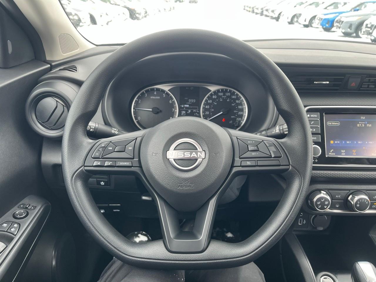 2025 Nissan Kicks Play S FWD Photo