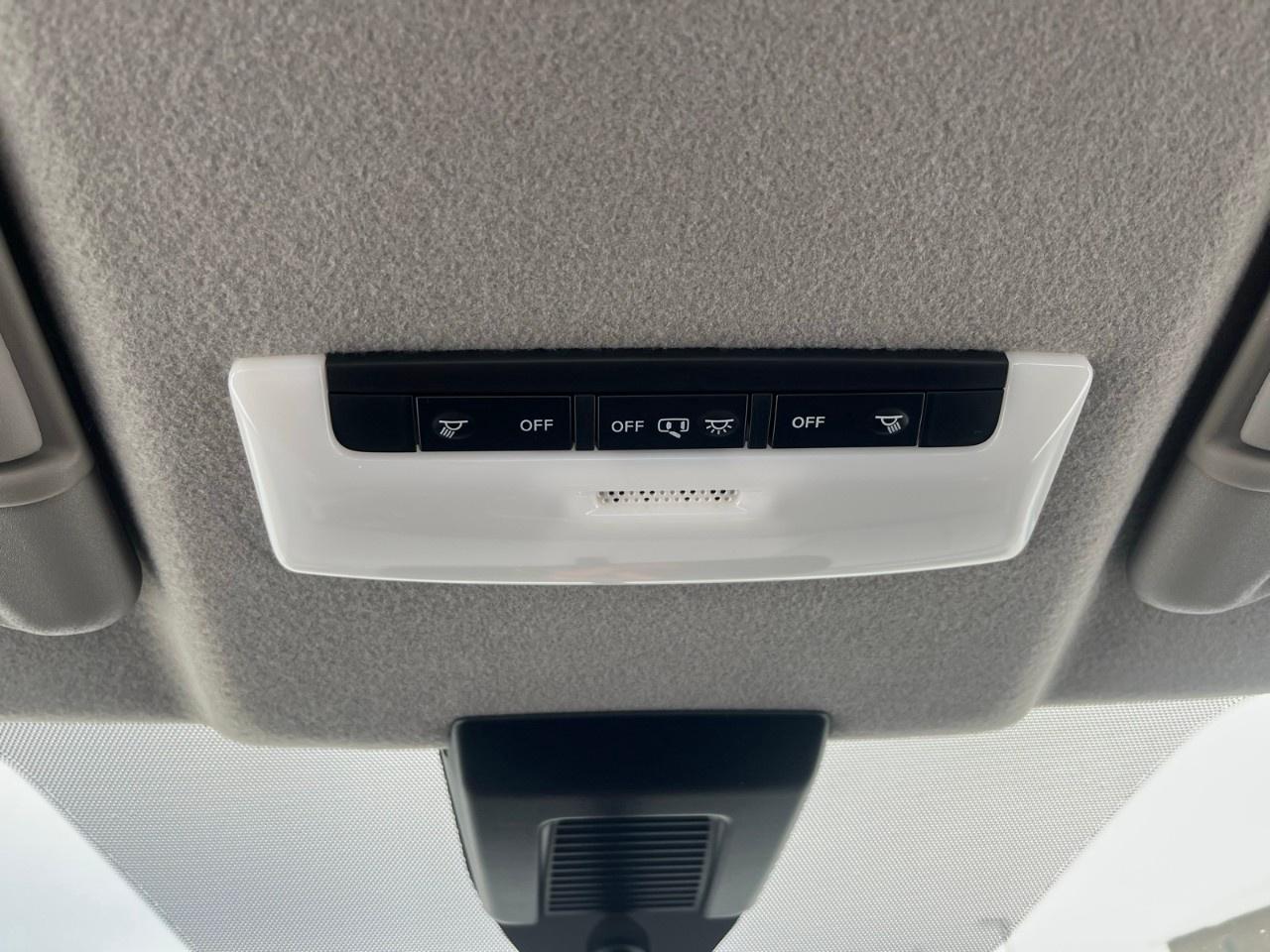 2025 Nissan Kicks Play S FWD Photo