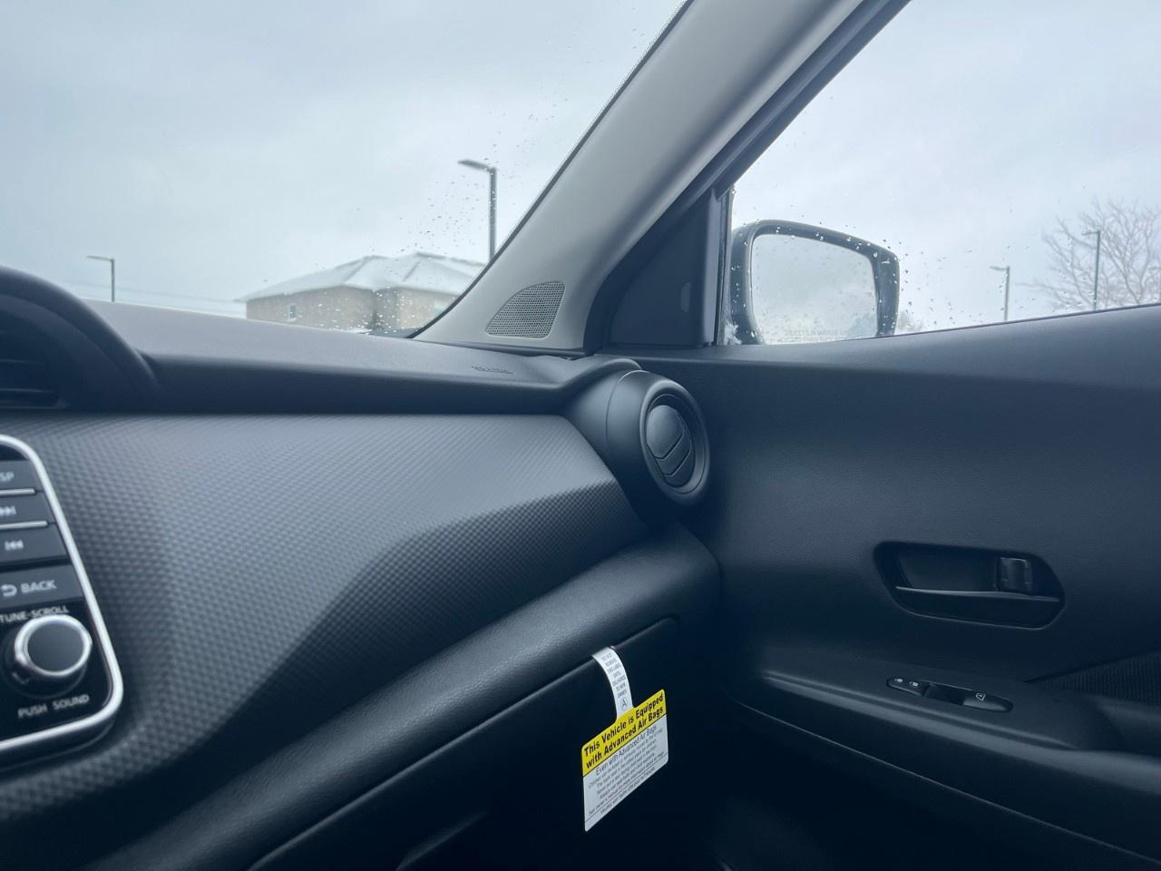 2025 Nissan Kicks Play S FWD Photo