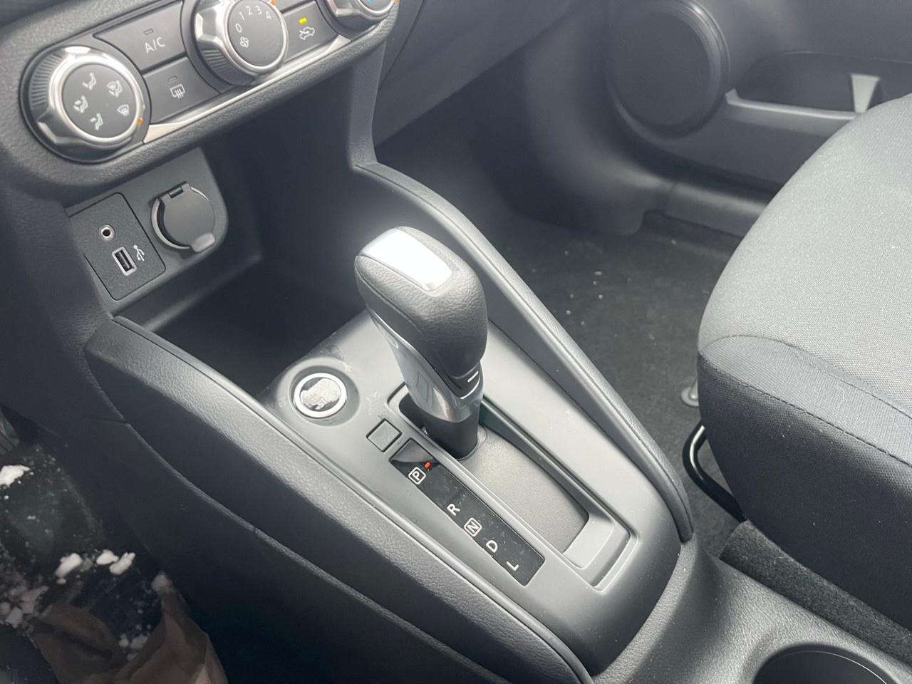 2025 Nissan Kicks Play S FWD Photo