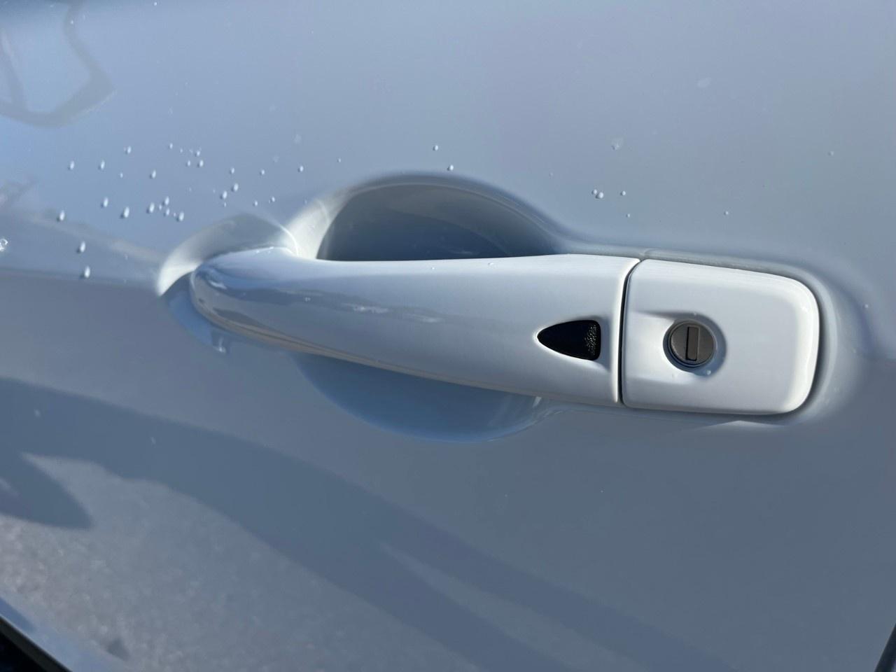 2025 Nissan Kicks Play SV FWD Photo3