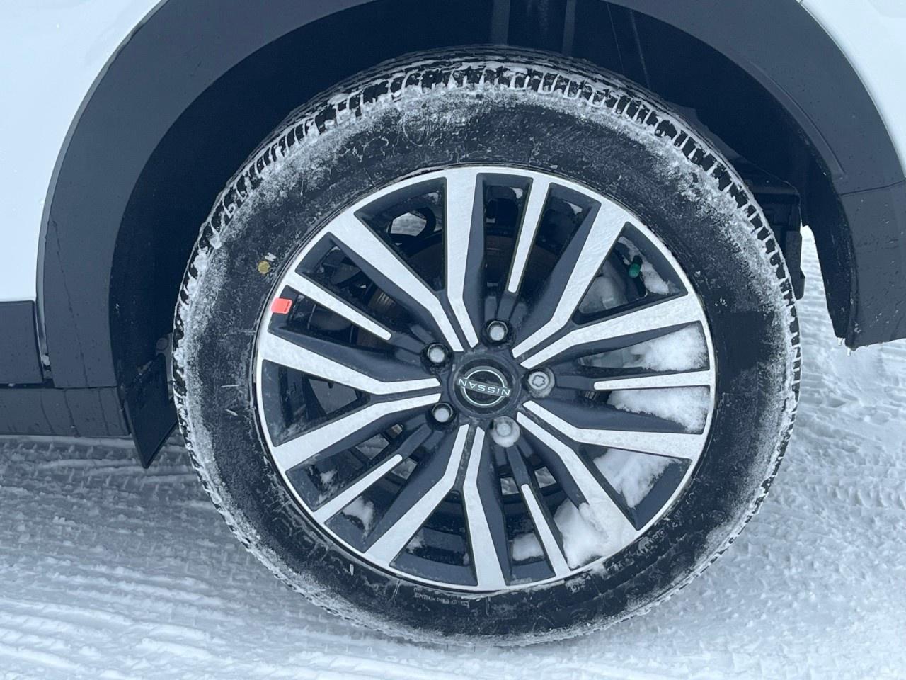 2025 Nissan Kicks Play SV FWD Photo