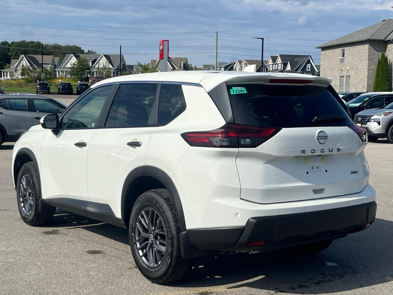 2026 Nissan Rogue AWD S Photo4