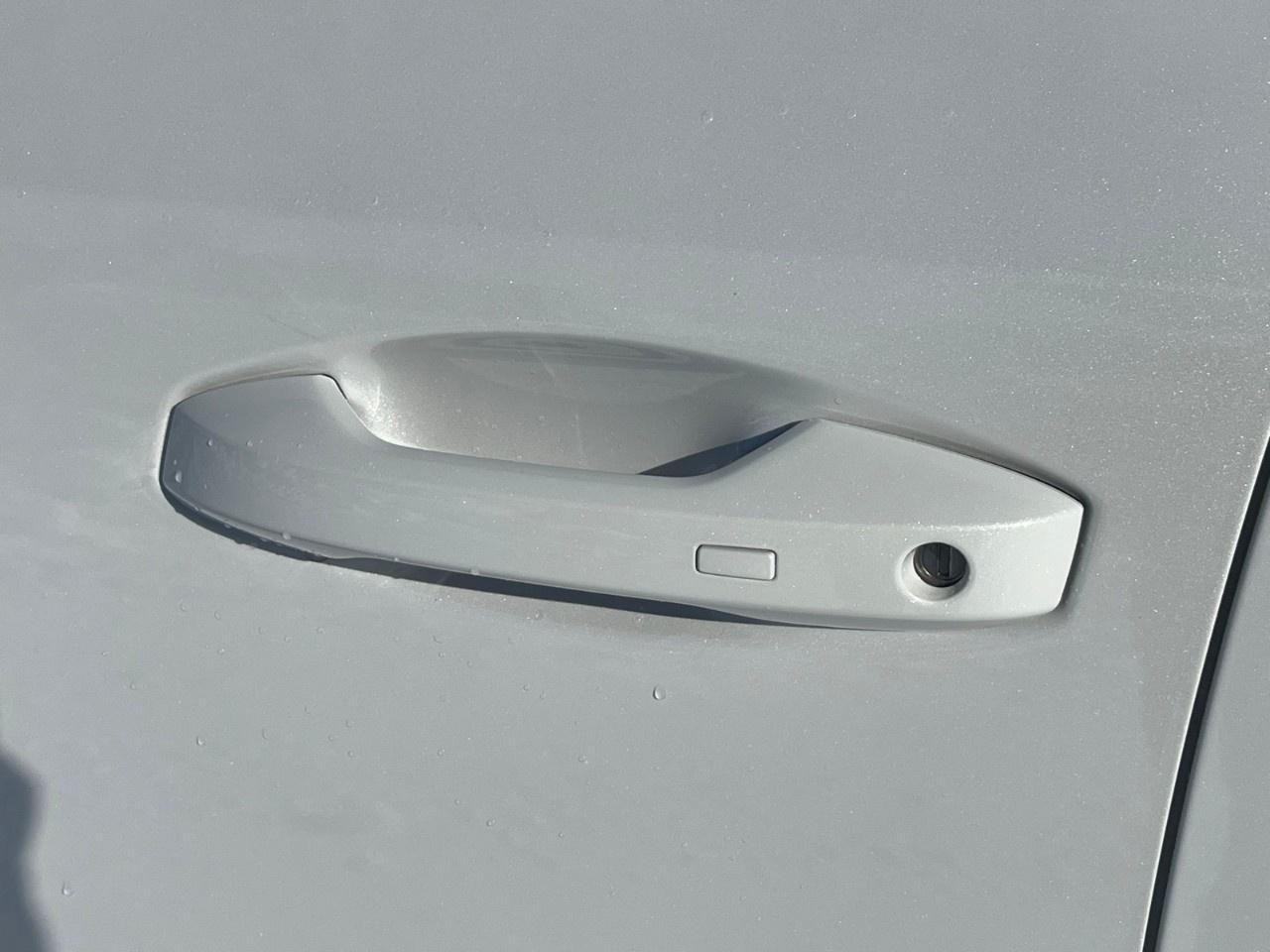 2026 Nissan Kicks SR AWD Photo3