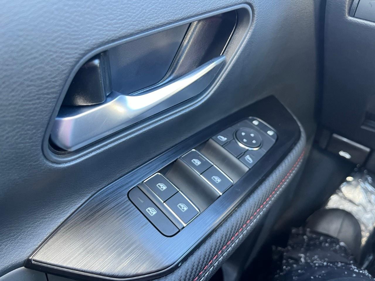 2026 Nissan Kicks SR AWD Photo